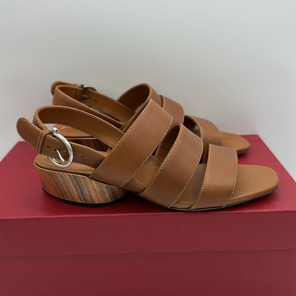 Salvatore Ferragamo Trezze 30 Cognac Brown Leather Sandals Size 5 NIB